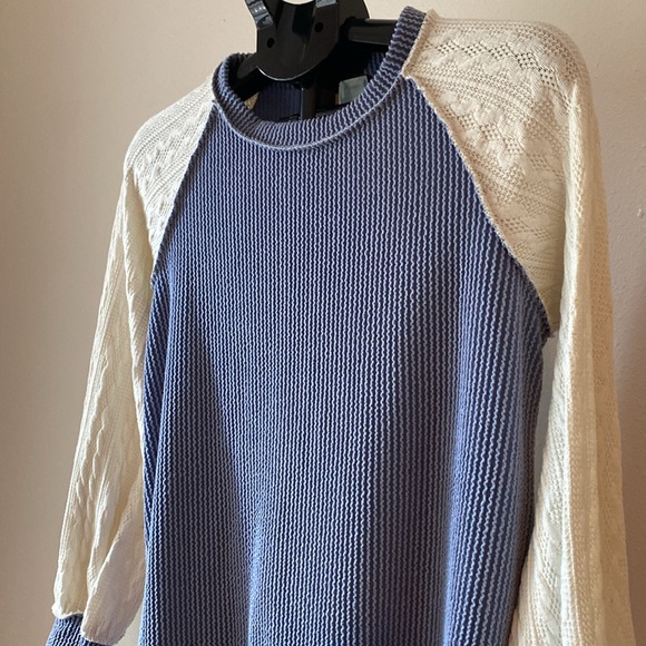 Lovely 🖤 Melody Blue and White Knit Sweater Women’s Size S/M - Picture 3 of 9